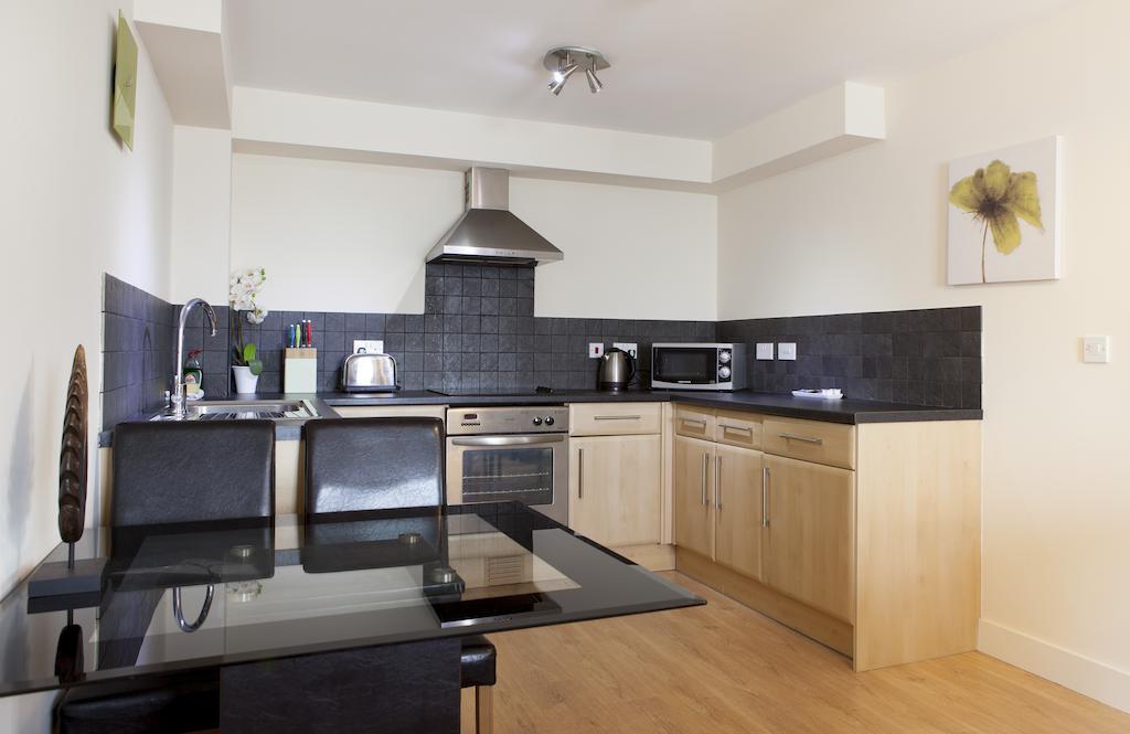 Cheltenham Plaza Apartments Ashchurch Kültér fotó