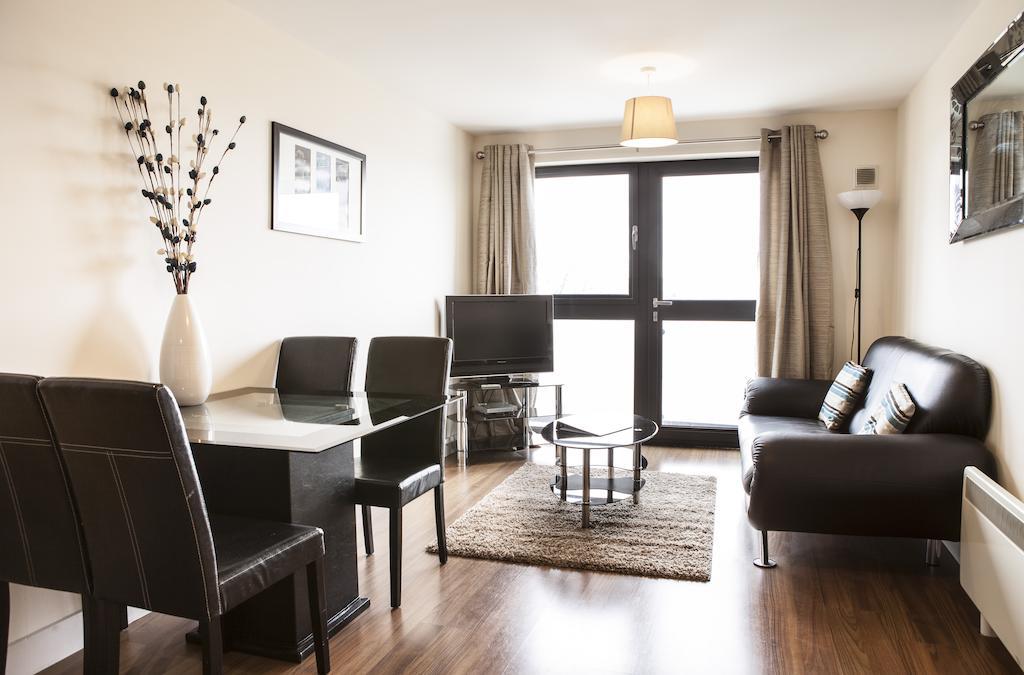 Cheltenham Plaza Apartments Ashchurch Kültér fotó