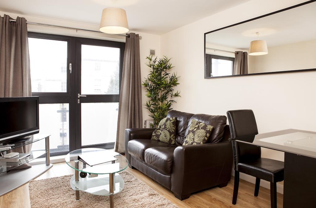Cheltenham Plaza Apartments Ashchurch Kültér fotó