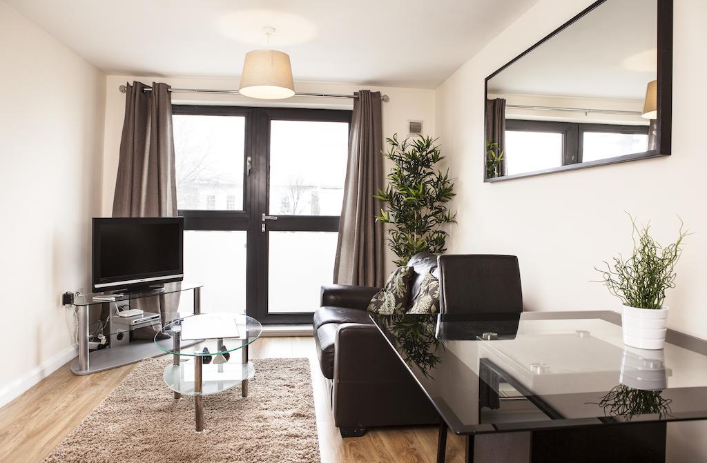 Cheltenham Plaza Apartments Ashchurch Kültér fotó