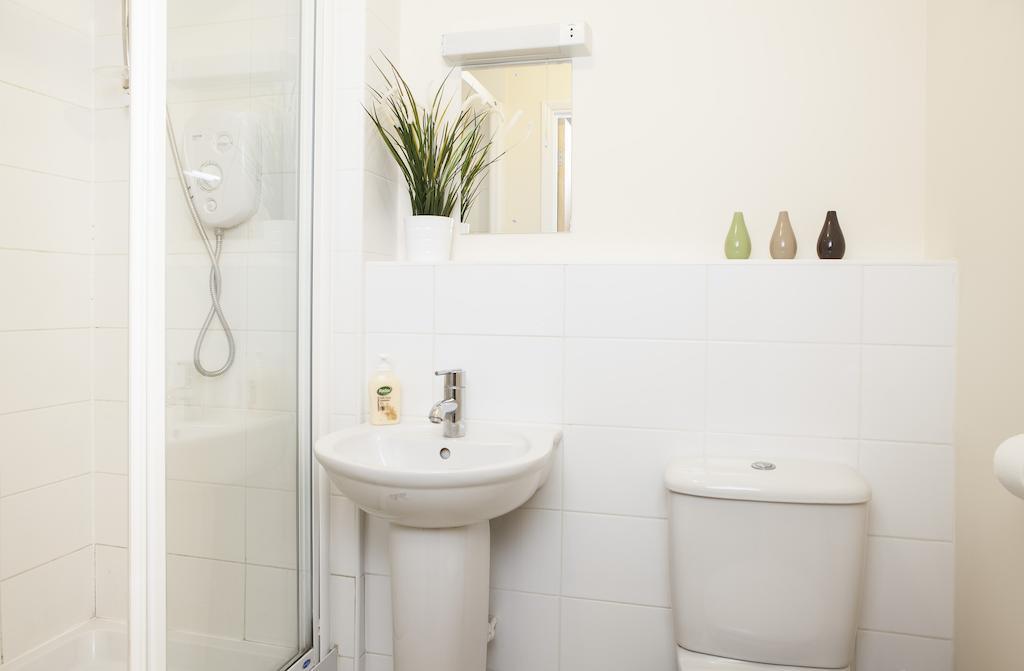 Cheltenham Plaza Apartments Ashchurch Kültér fotó