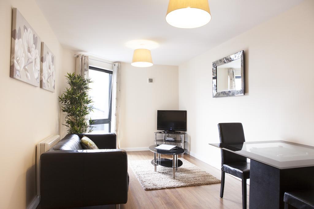 Cheltenham Plaza Apartments Ashchurch Kültér fotó