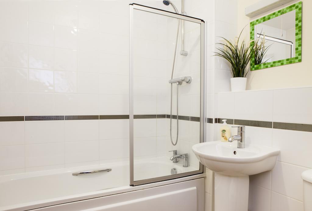 Cheltenham Plaza Apartments Ashchurch Kültér fotó