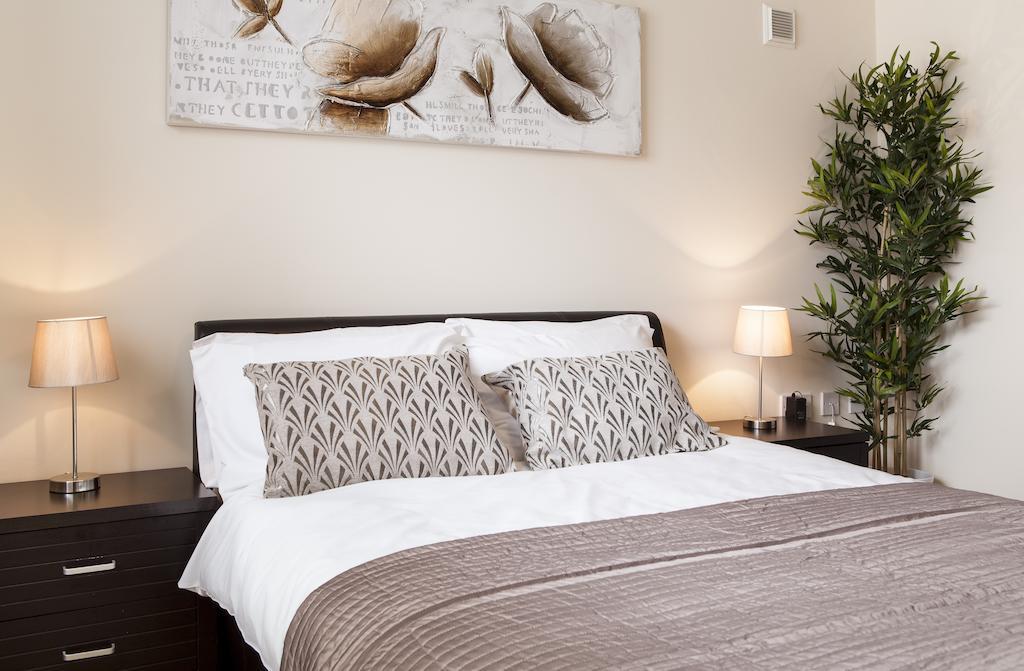 Cheltenham Plaza Apartments Ashchurch Kültér fotó