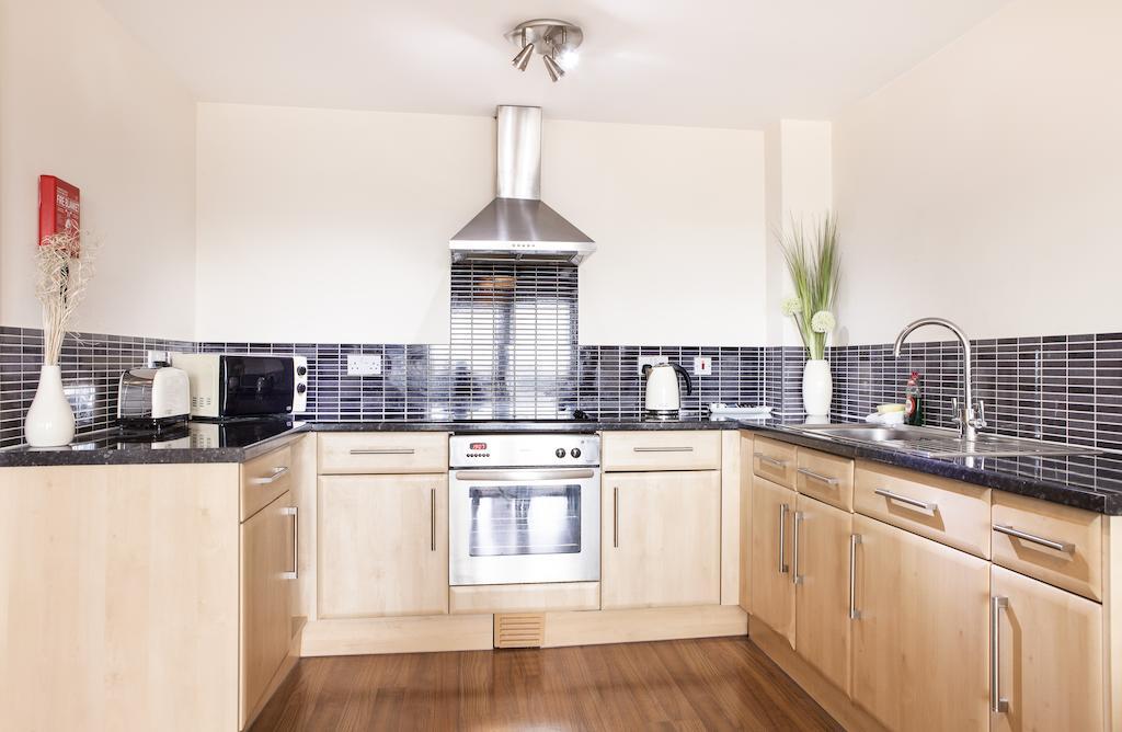 Cheltenham Plaza Apartments Ashchurch Kültér fotó