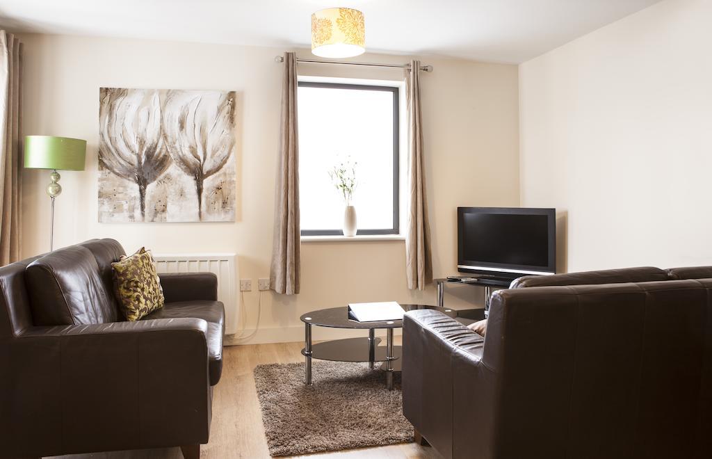 Cheltenham Plaza Apartments Ashchurch Szoba fotó