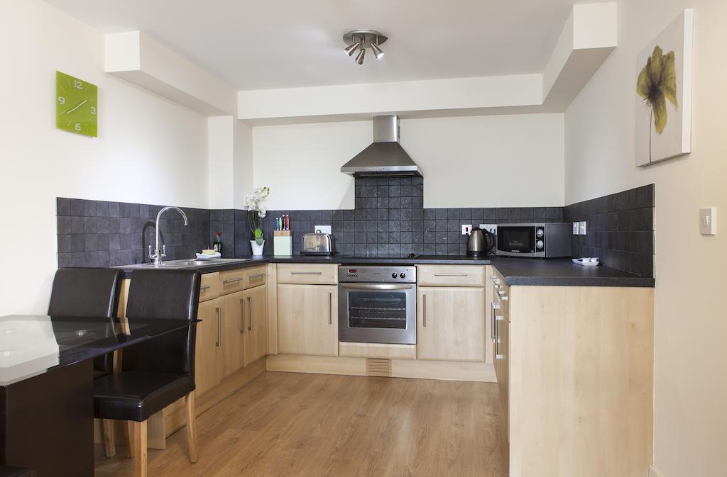 Cheltenham Plaza Apartments Ashchurch Szoba fotó