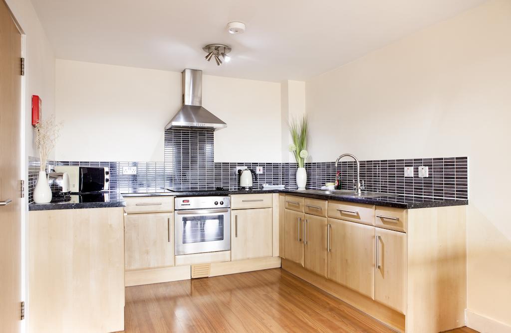 Cheltenham Plaza Apartments Ashchurch Szoba fotó