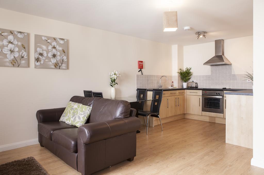 Cheltenham Plaza Apartments Ashchurch Szoba fotó